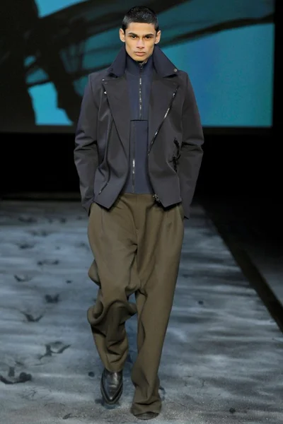 Look 16